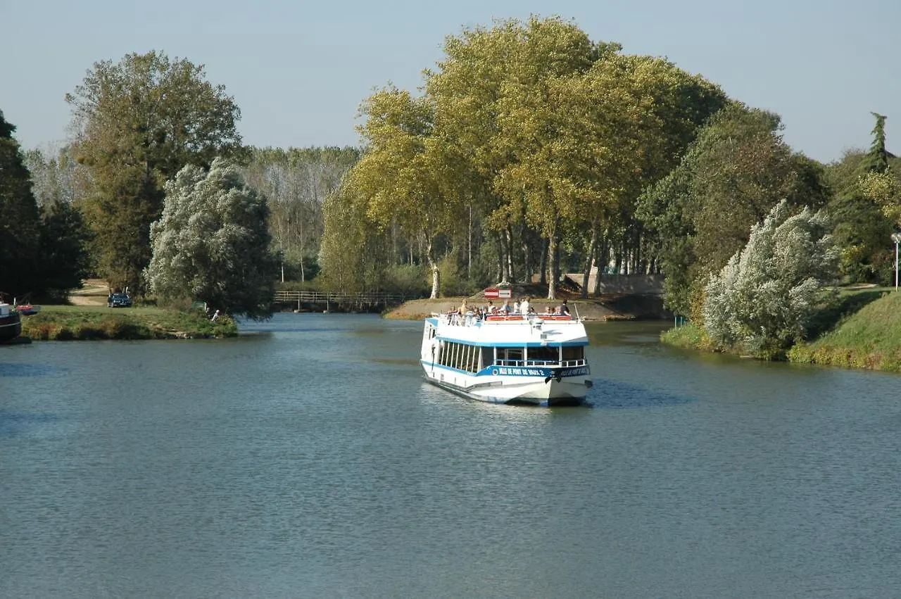 Camping Onlycamp Le Champ D'Ete Parque de Campismo Reyssouze