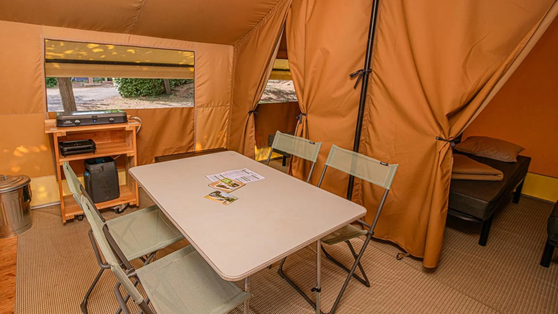 Camping Onlycamp Le Champ D'Ete 0*, Reyssouze